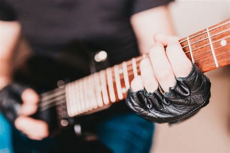 riff definition music: Exploring the Essence and Evolution of Musical Riffs